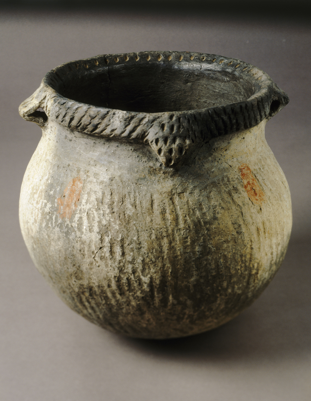 Hidatsa pottery vessel