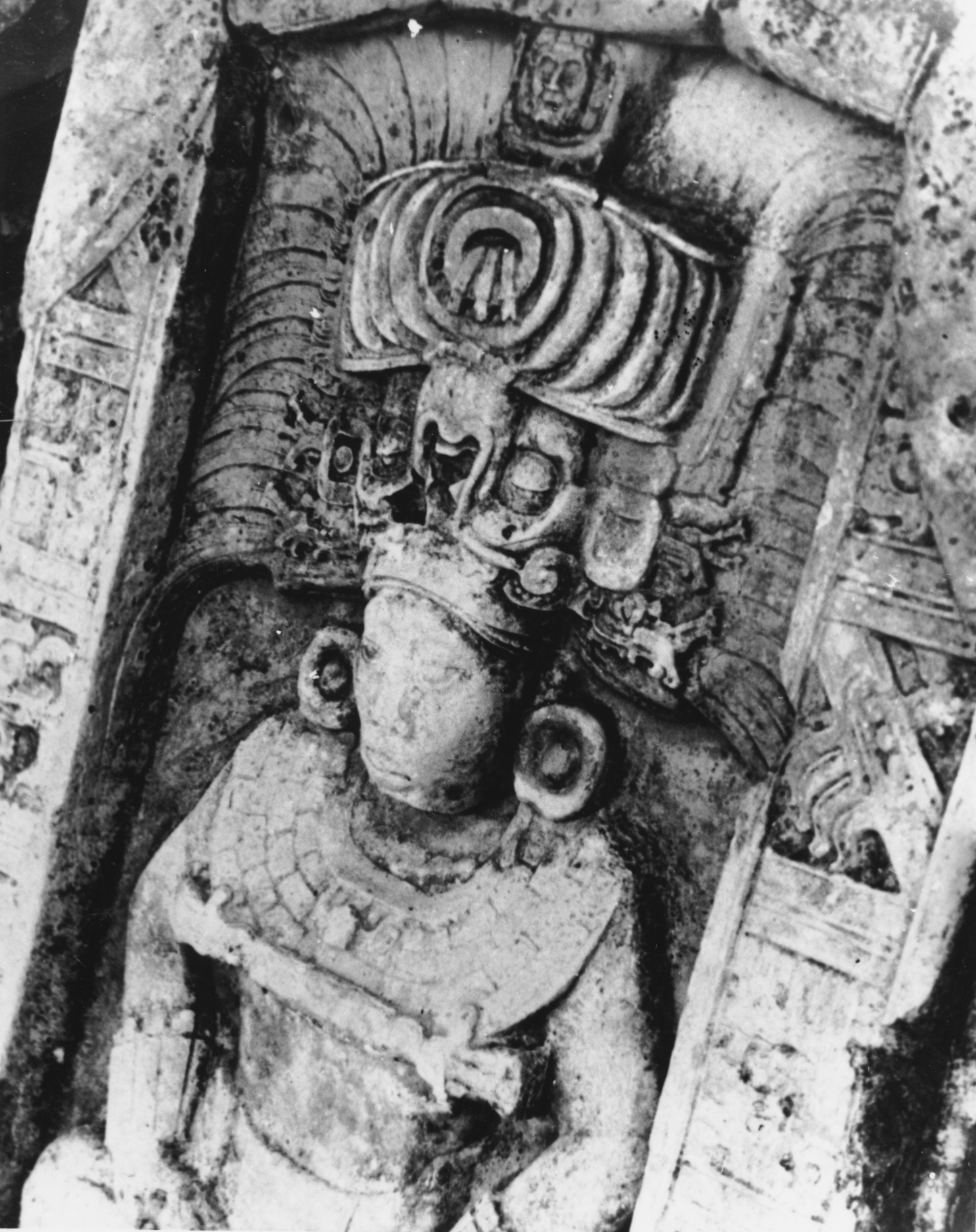 Photo of Piedras Negras, Stela 11, oblique view of front, 2004.15.15.2.531