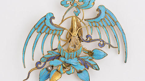 Openwork gilt metal ornamental pin with blue feather inlay, late 19th century Beijing, 991-12-60/14981