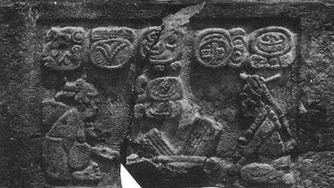 Lintel 4-1 at Xcalumkin.