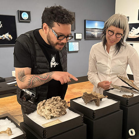 rodrigo and ilana in the gallery during installation look at case.