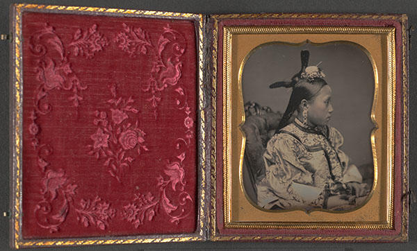 Mounted daguerrotype of Chinese woman 