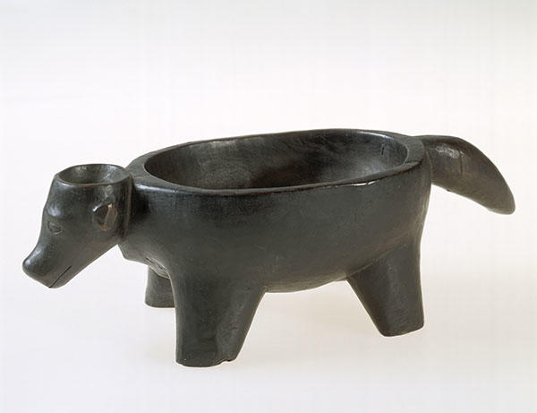 Kinahu, animal-shaped carved wooden food or spice bowl from Ifugao,&nbsp;Philippines.&nbsp;Museum Purchase, Huntington Frothingham Wolcott Fund, 08‐36‐70/74014