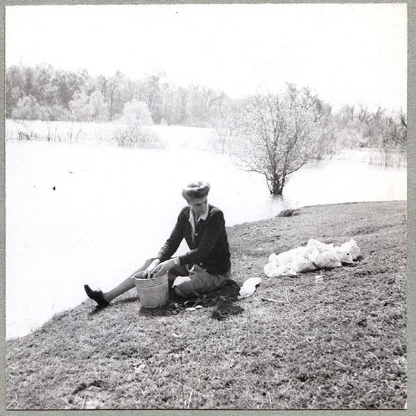 Ruth Phillips washing sherds at the Jaketown site in Mississippi.&nbsp;993-23-10/100524.1.8.5.4