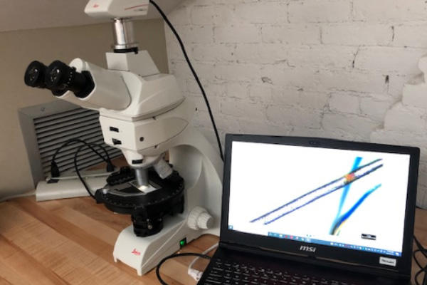 Leica digital microscope and laptop