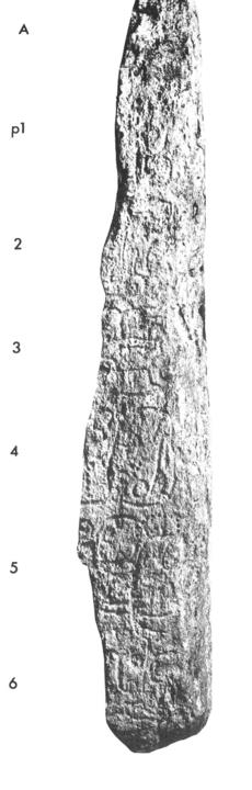 Photo of Xultun, Stela 18, left, 2004.15.5.11.43