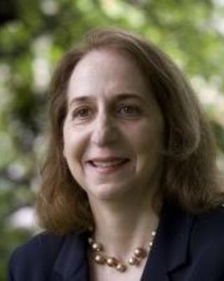 Portrait of Lori Gross.